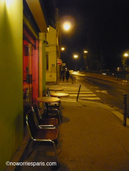 cafe_along_the_canal_night